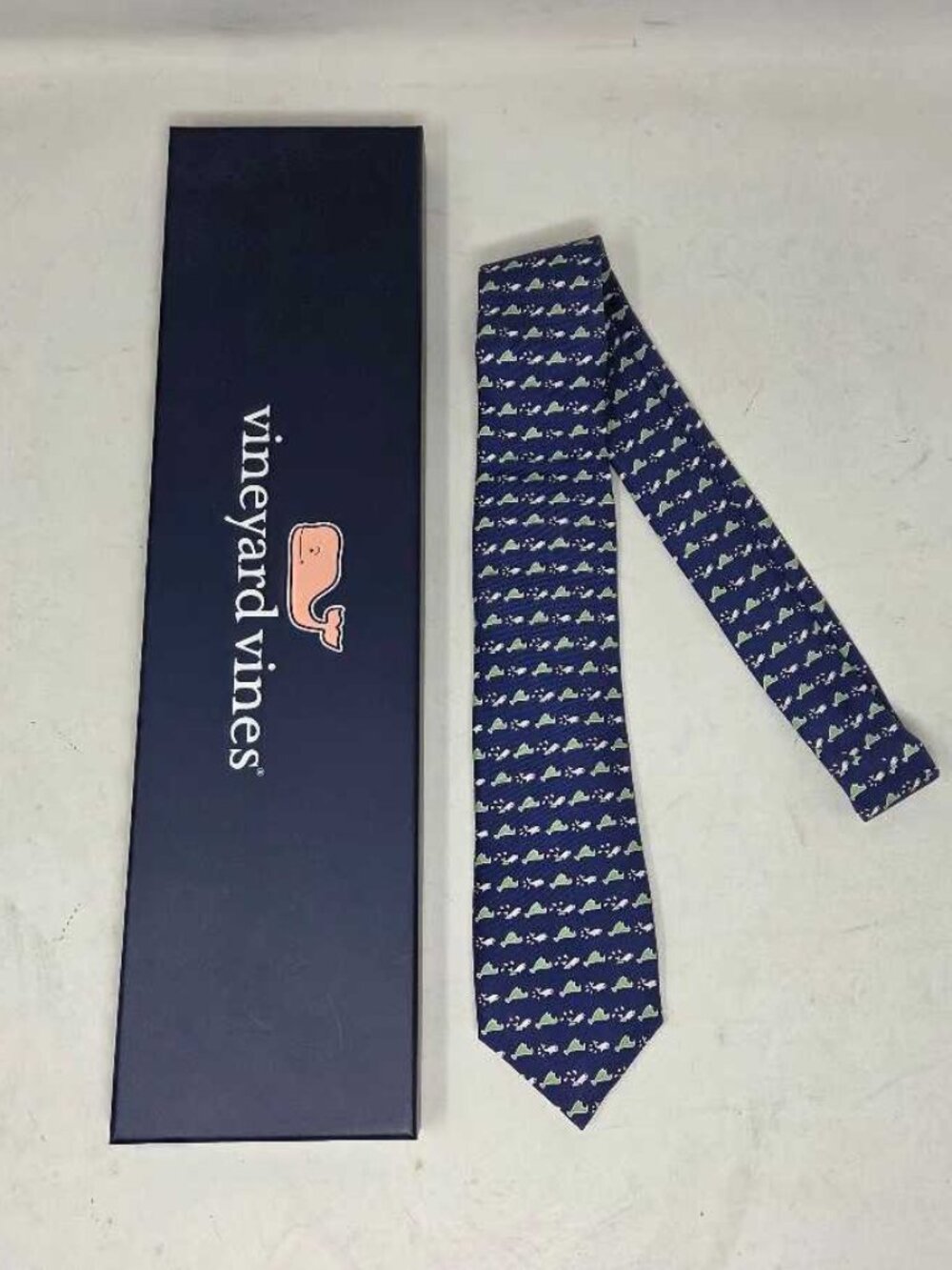 New boys Vineyard Vines classic whale printed 100% silk tie / Made in USA